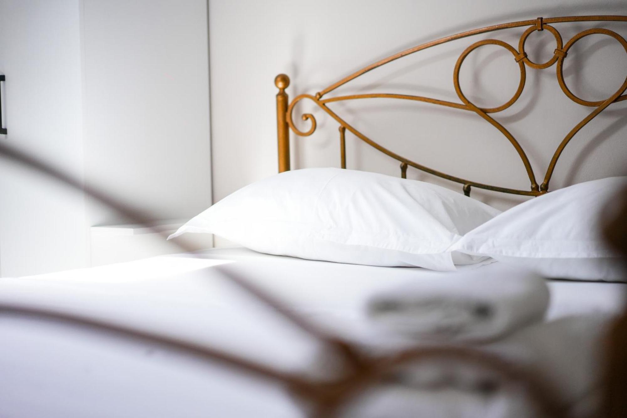 City Center Hideout - Studio Apartment Tirana Esterno foto