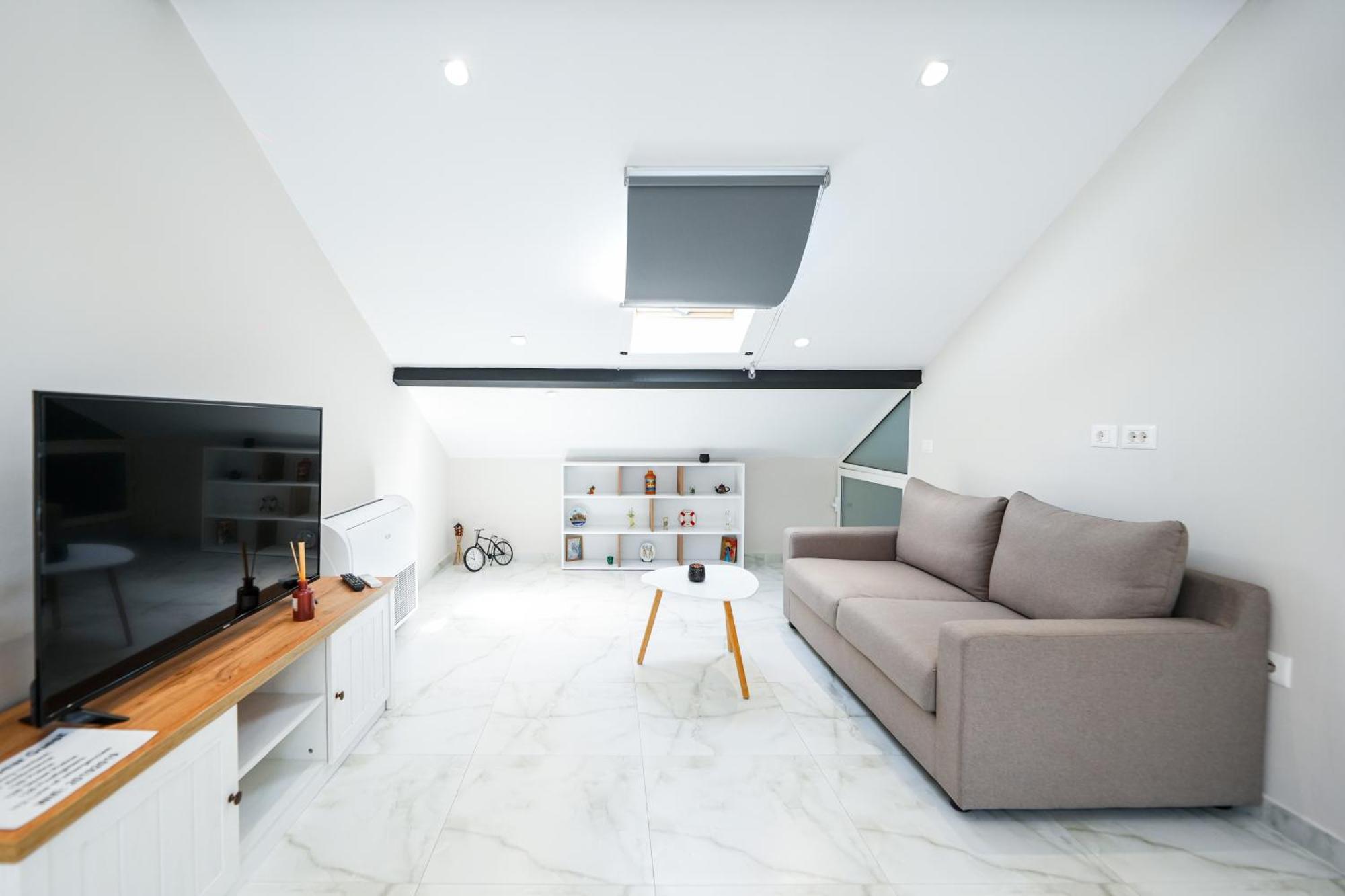City Center Hideout - Studio Apartment Tirana Esterno foto